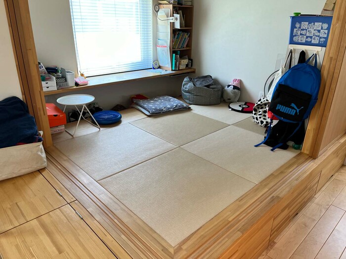 リビング隣、小上がりの和室が使いやすい。片づけがラク、カフェ気分で