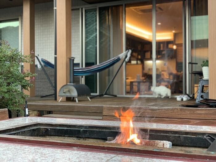 70万円で設置した庭のバーベキュー台を紹介！週末パーティが楽しい家に