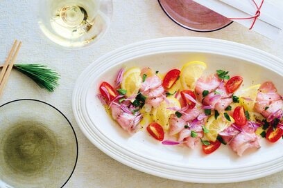 出世魚「ブリ」を使った、彩り豊かなカルパッチョ。開運食材で食卓も華やぐ