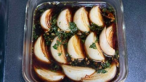 新タマネギだけで簡単「やみつき漬け」のつくり方。焼いて漬けるだけで、甘さとうま味が爆発