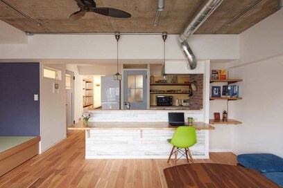 【マンションリノベ事例】採光・風通し抜群のオープンなキッチン。部屋ごとに色を決めて楽しい住まいに