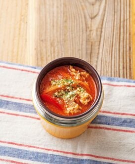 豚こまのチーズトマトスープ弁当。スープジャーで時短調理もかなう