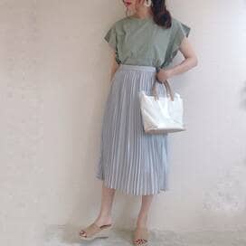 上下GUで着まわし！プリーツスカートに新作のミディ丈が登場
