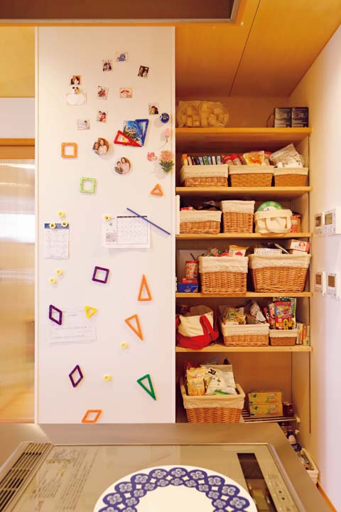 食品のストック棚