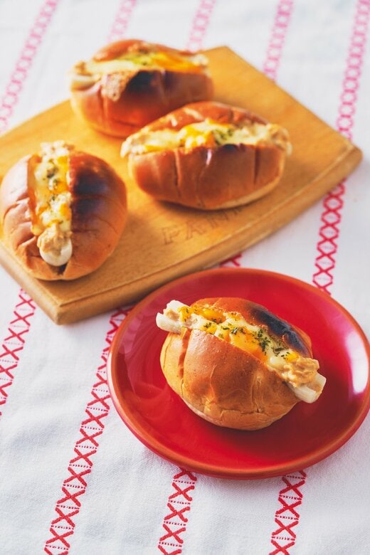 お皿にのったちくわパン