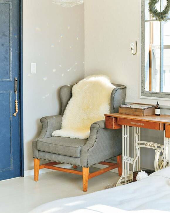 1人ソファにラグ