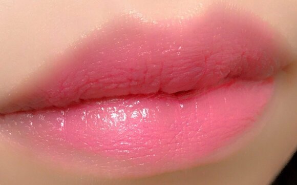 透明感のある大人リップ