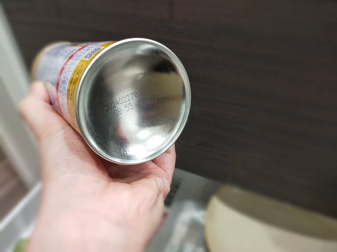 製造年月日はボンベの底に記載