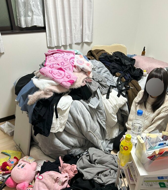 いらない服や雑貨を全部出しているところ