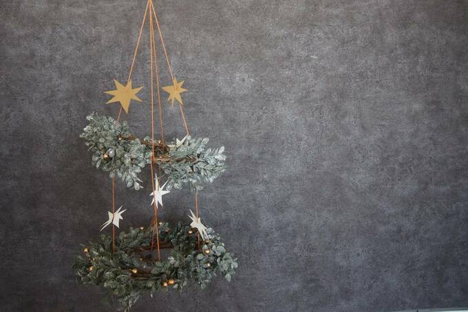 黒背景にリース