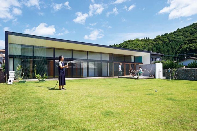 大きな庭のある平屋