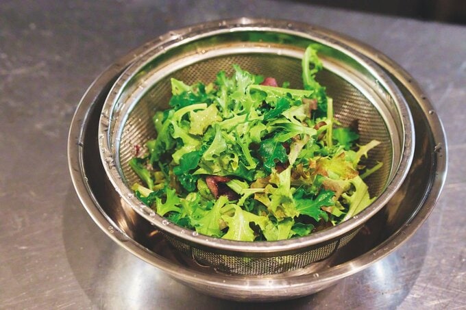 ざるに入った葉野菜