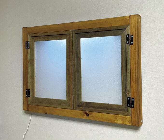 壁につけたダミーの窓