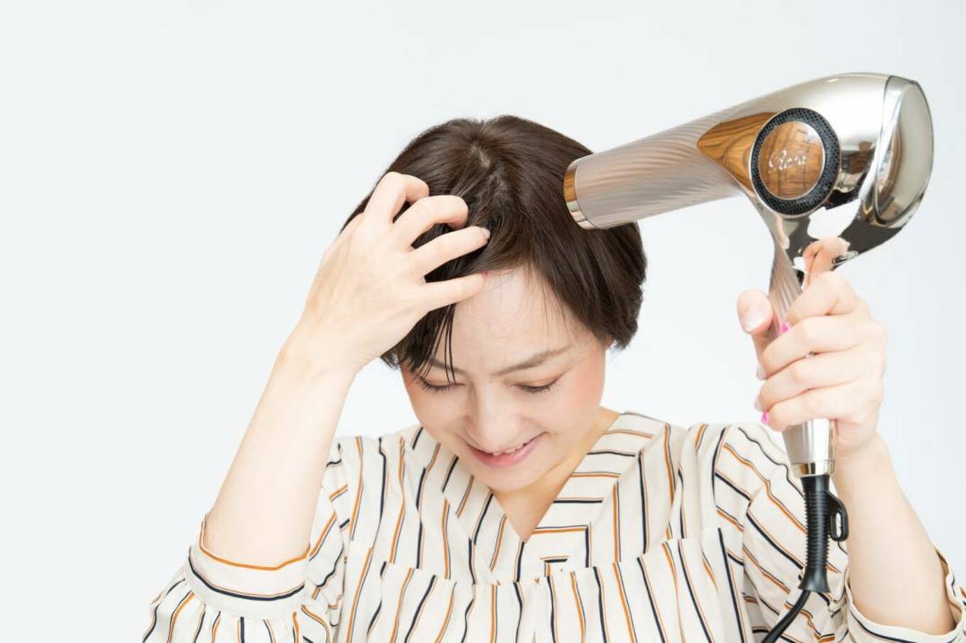 [写真](1ページ目)おでこ隠しは七難隠す！シワや薄毛が気になったら前髪をふわのせ オンライン）