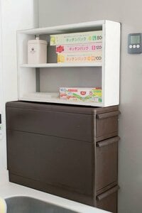 シンク脇にラップと ポリ袋専用の棚を設置