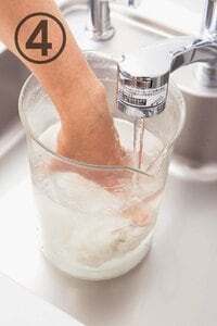 水洗いして洗濯機で脱水する