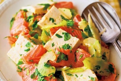 サーモンと豆腐のおかずマリネ。低糖質で見た目も華やかなレシピ