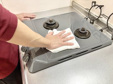 30代共働き夫婦「年末の大掃除」はやめた。ものを減らし、普段の掃除も「よーいどん！」作戦で