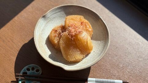 味しみ、じゅわうまっ！「大根ステーキ」のつくり方。香ばしいショウガじょうゆで体もあったまる