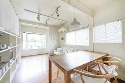 築40年超、狭い家が快適空間になるまで。「色」と「収納」の工夫で驚くほどすっきり広々