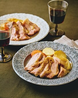 フライパンでつくる「豚肉」のごちそうレシピ。かたまり肉で豪華な一品