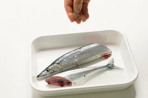 塩をふって臭み取り