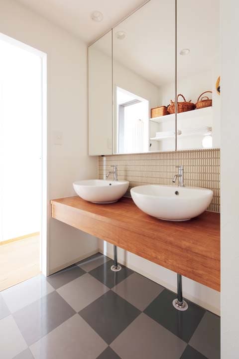 ダブルボウルの洗面室