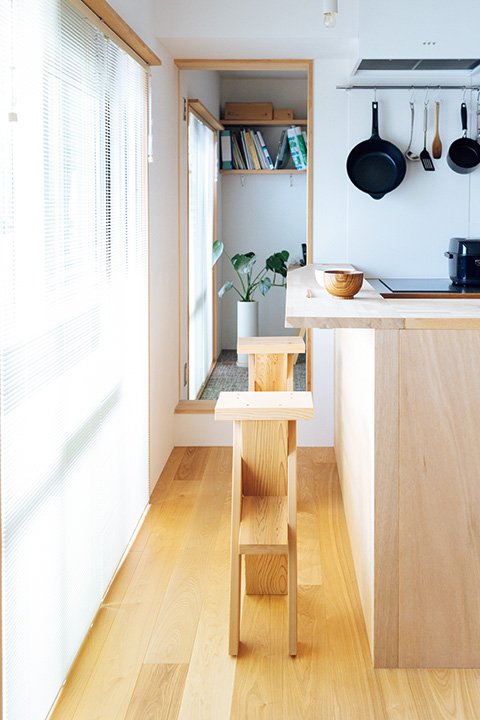スツールは石巻工房の「フラミンゴ」