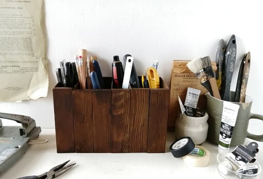 セリアの木製トレイを使った仕切り付き「ツールスタンド」