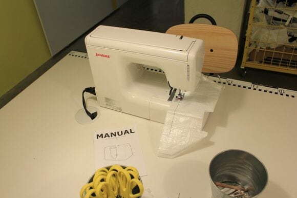 ショッピングバッグをミシンでつくるコーナー