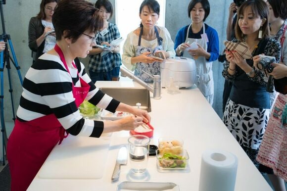 水とペーパータオル