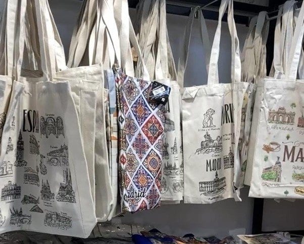 布製トートバックの陳列