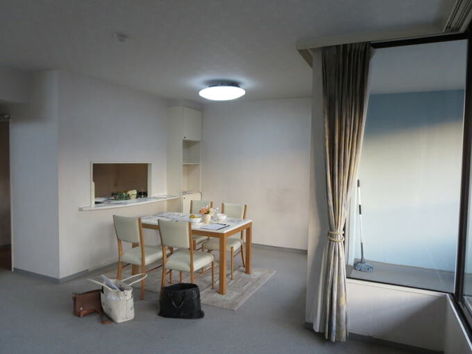 リノベ前のダイニング。左の壁奥がキッチン