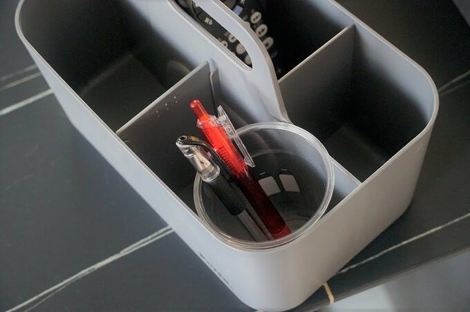 ボックスの中にある鉛筆だて