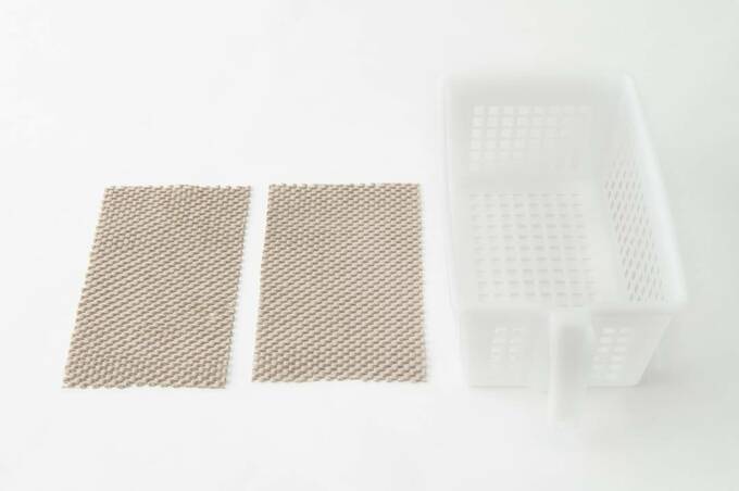 すべり止めシートとプラスチックケース