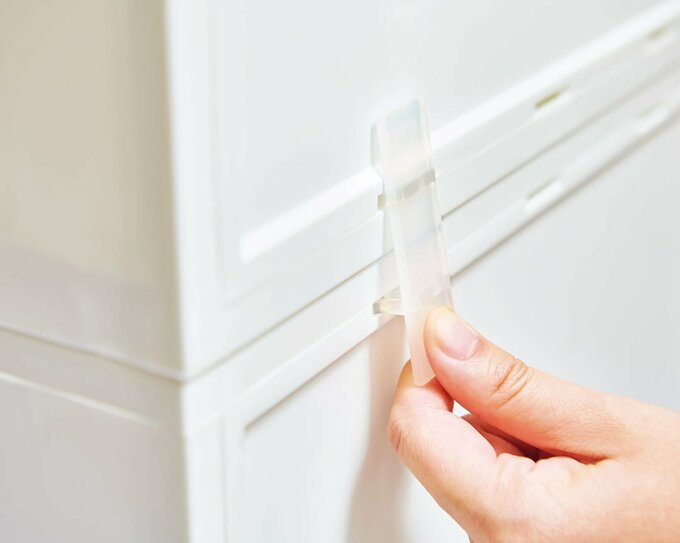 連結部品で固定する様子