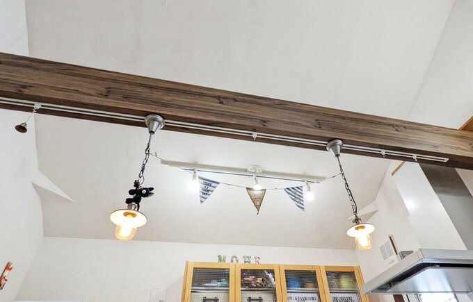 ライティングレールに取りつけたペンダントライト