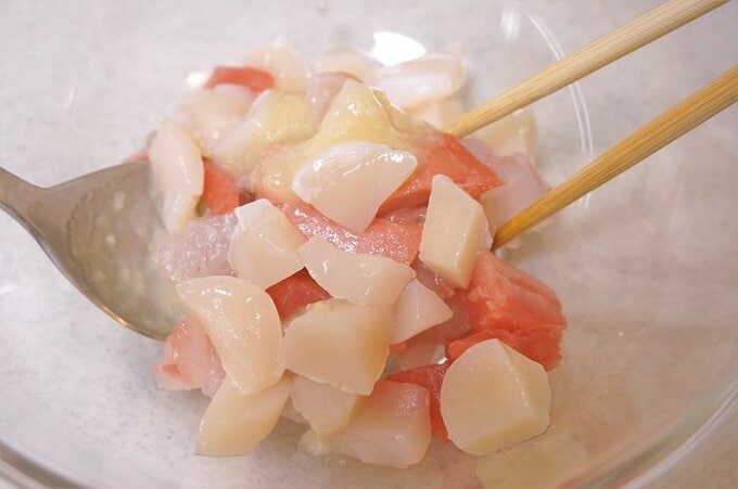 お刺身は一口サイズにカット