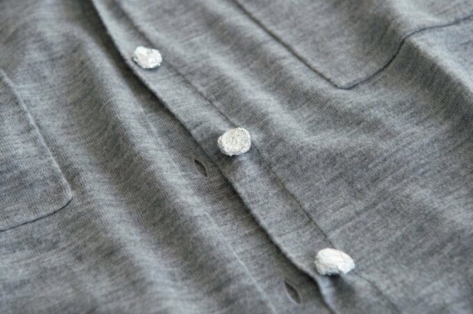 脱水前にボタンをアルミ箔で保護する