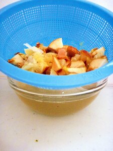 ザルでこし、密閉せず冷蔵保存する