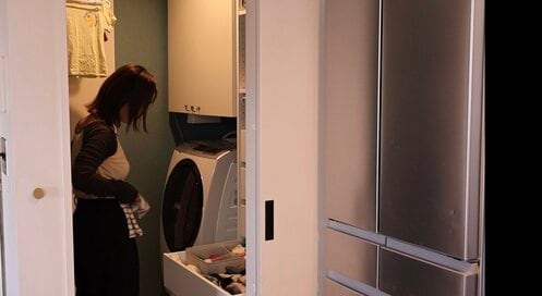 40代が「洗濯をラクにする」ために見直したこと。しゃがむ回数を減らせて、服をしまうのも簡単