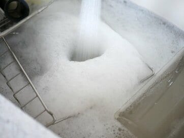 これがオキシクリーンの威力！シンクも衣類も漬けるだけでピカピカ