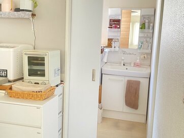 8年住んで実感。キッチンと洗面所が隣り合う間取りは、家事がしやすく便利