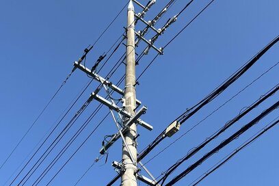 「台風・暴風」がきたときの備え。窓ガラスの飛び散りを防ぐポイントも