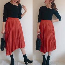 GUで1990円！ランダムに揺れる裾が主役級にかわいいプリーツスカート