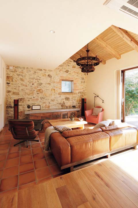 羽目板張りの天井