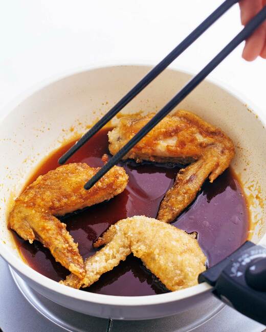 手羽先の甘辛ゴマから揚げ