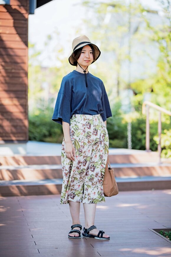 紐付きハット女性全身