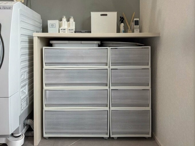 洗濯機横の作業台下の収納