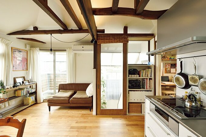 LDKのバルコニーと階段室